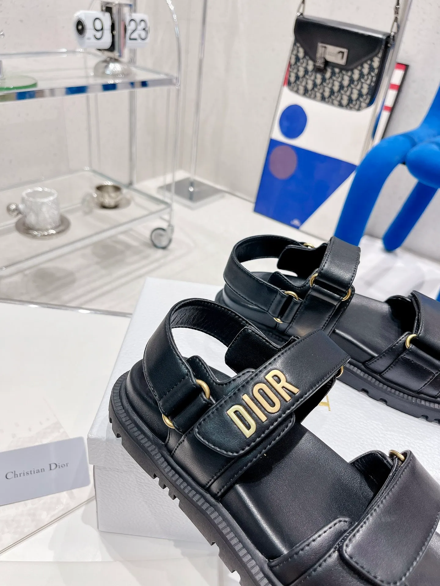 👟👟Ex-factory price 440👟👟 Women's Shoes Women's Clothing Dior 2022 Dior New New Color Velcro Sandals Original Reproduction Super Durable and Versatile Very Comfortable on the Feet Look Slim and White Better than the Fragrant Grandma Style Upper: Original Cowhide Lining: Sheepskin Lining Buckle: Original D Hardware Buckle Outsole: original molded T👟👟factory price U outsole Size: 35～40#